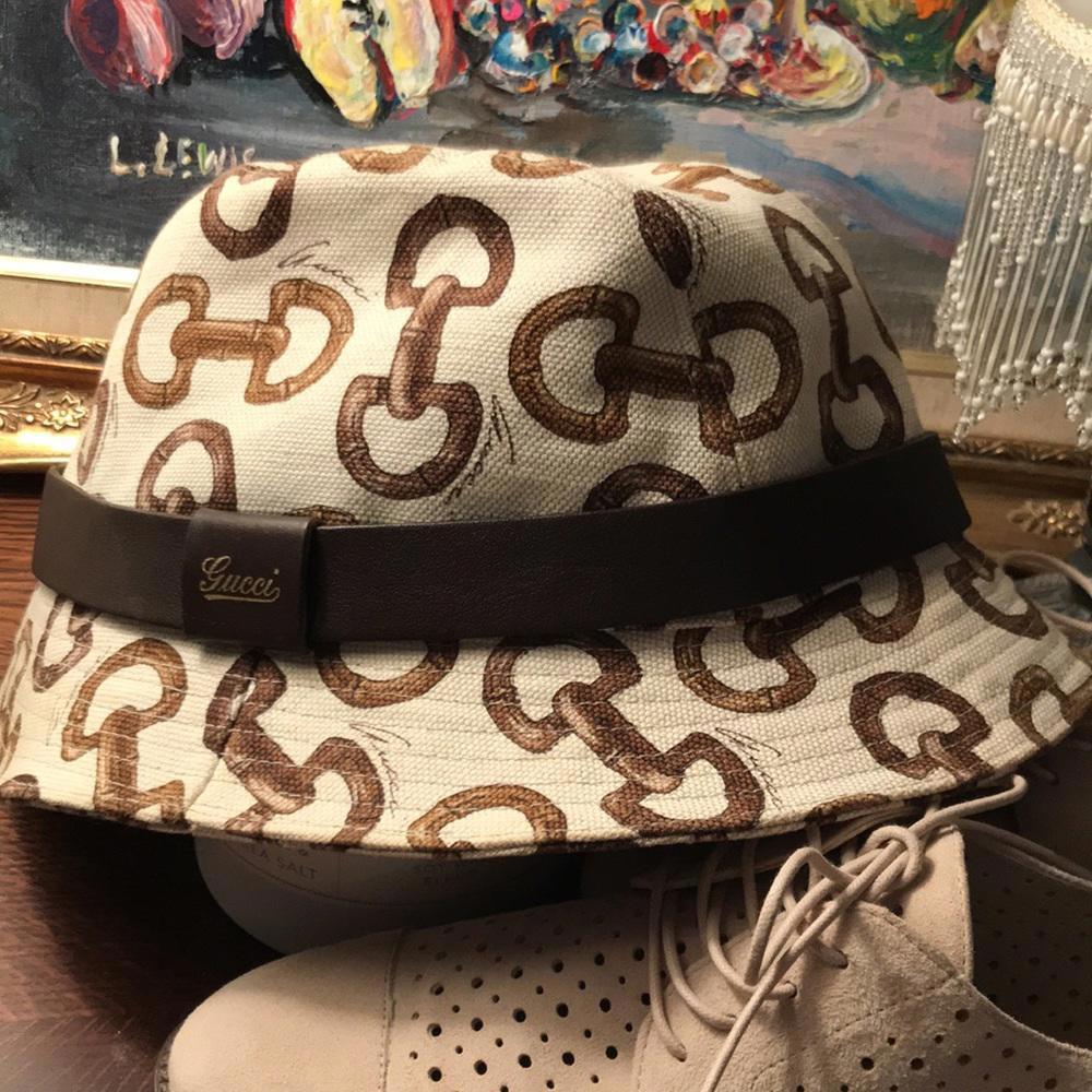 𝐆𝐔𝐂𝐂𝐈 𝐁𝐔𝐂𝐊𝐄𝐓 𝐇𝐀𝐓 - Picture 8 of 13